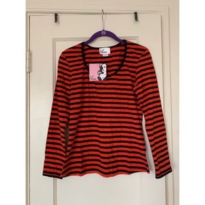 Brand new fitted top with 3/4 length